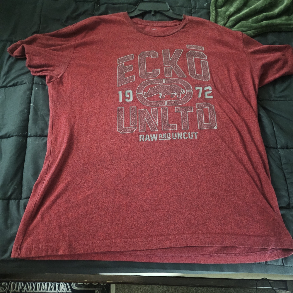 Ecko Unlimited Men's Maroon Graphic Tee
